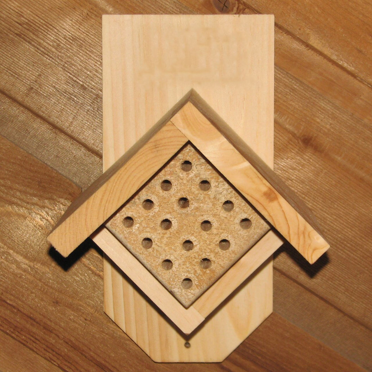 Handmade Bee House, Single