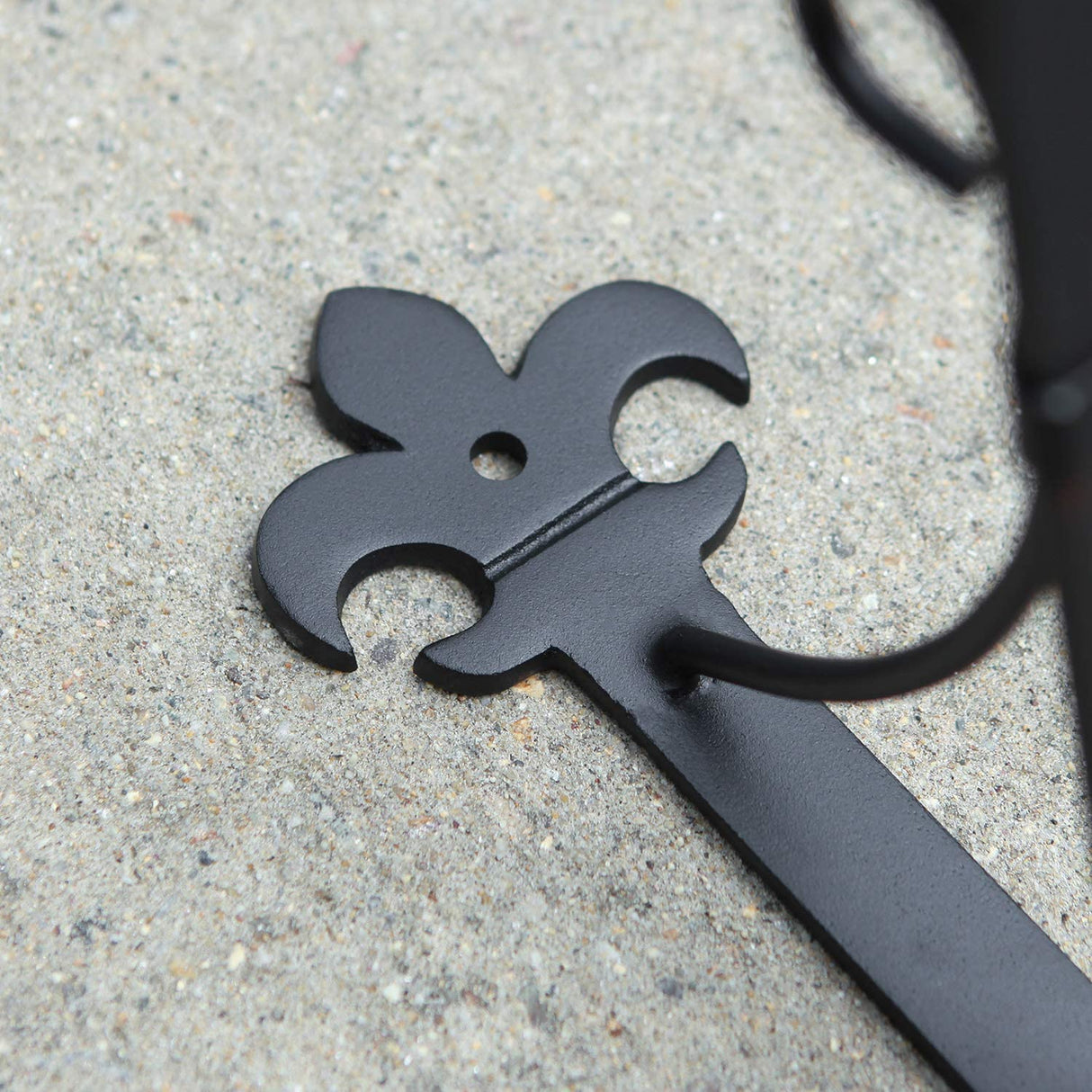 Fleur-de-Lis Brackets, 18 Inch