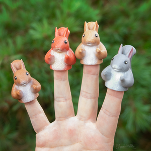 Earl Squirrel Finger Puppet (Set of 1)